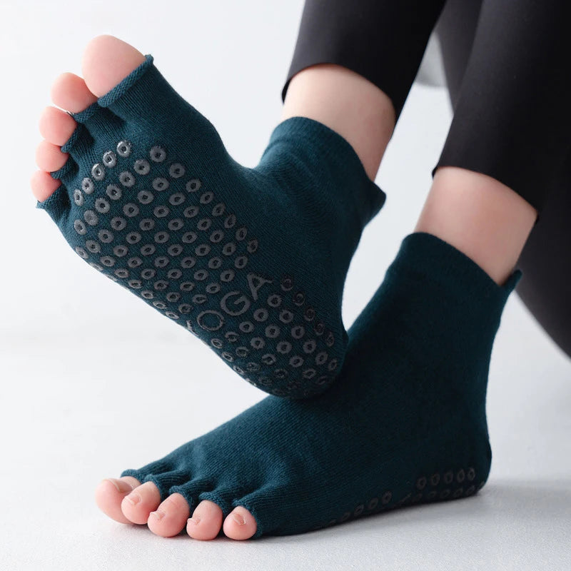 Breathable Cotton Yoga Socks with Anti-Slip Silicone Grip for Fitness Ballet Dance Gym Pilates Open Toe Five Finger Design