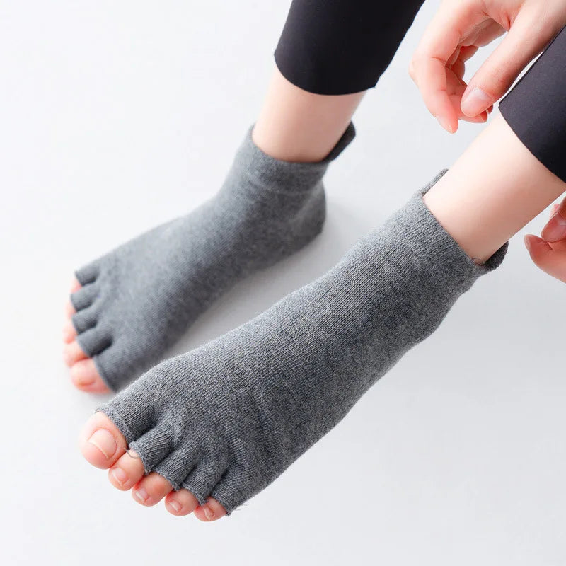 Breathable Cotton Yoga Socks with Anti-Slip Silicone Grip for Fitness Ballet Dance Gym Pilates Open Toe Five Finger Design